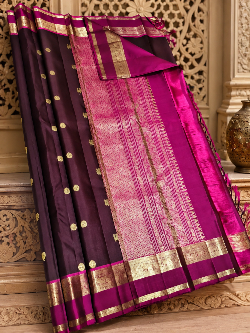 Gajagamini: Wine Kanjeevaram, Magenta Reta Pett Border