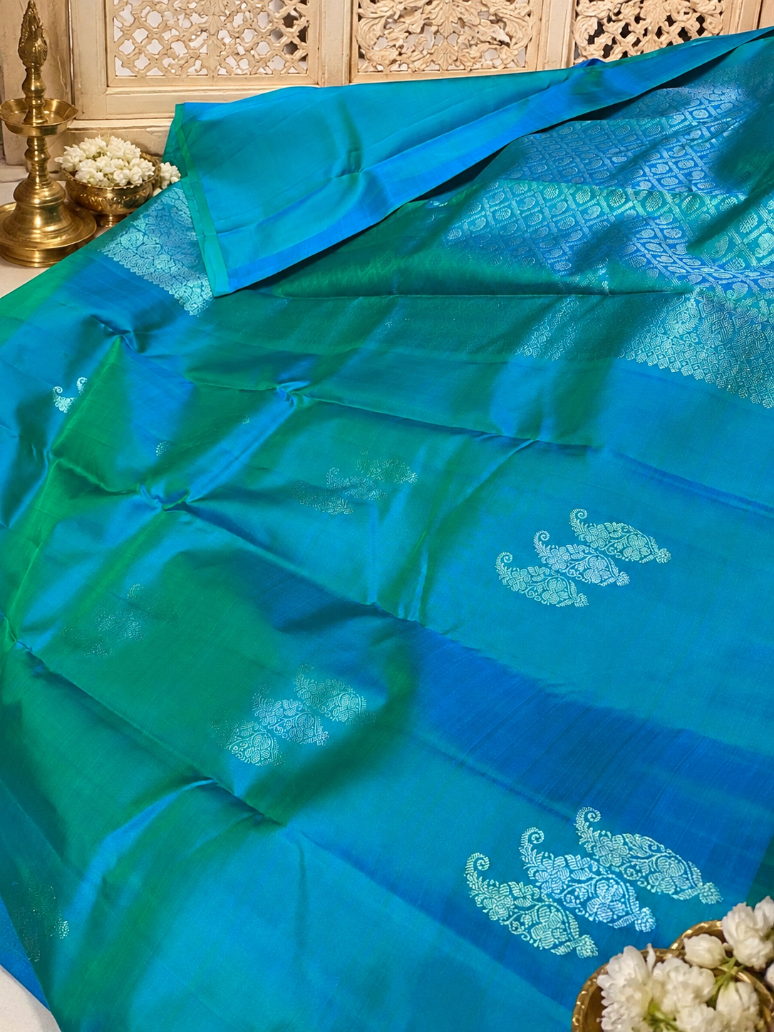 Morpankhi: Peacock-Teal Borderless Kanjeevaram