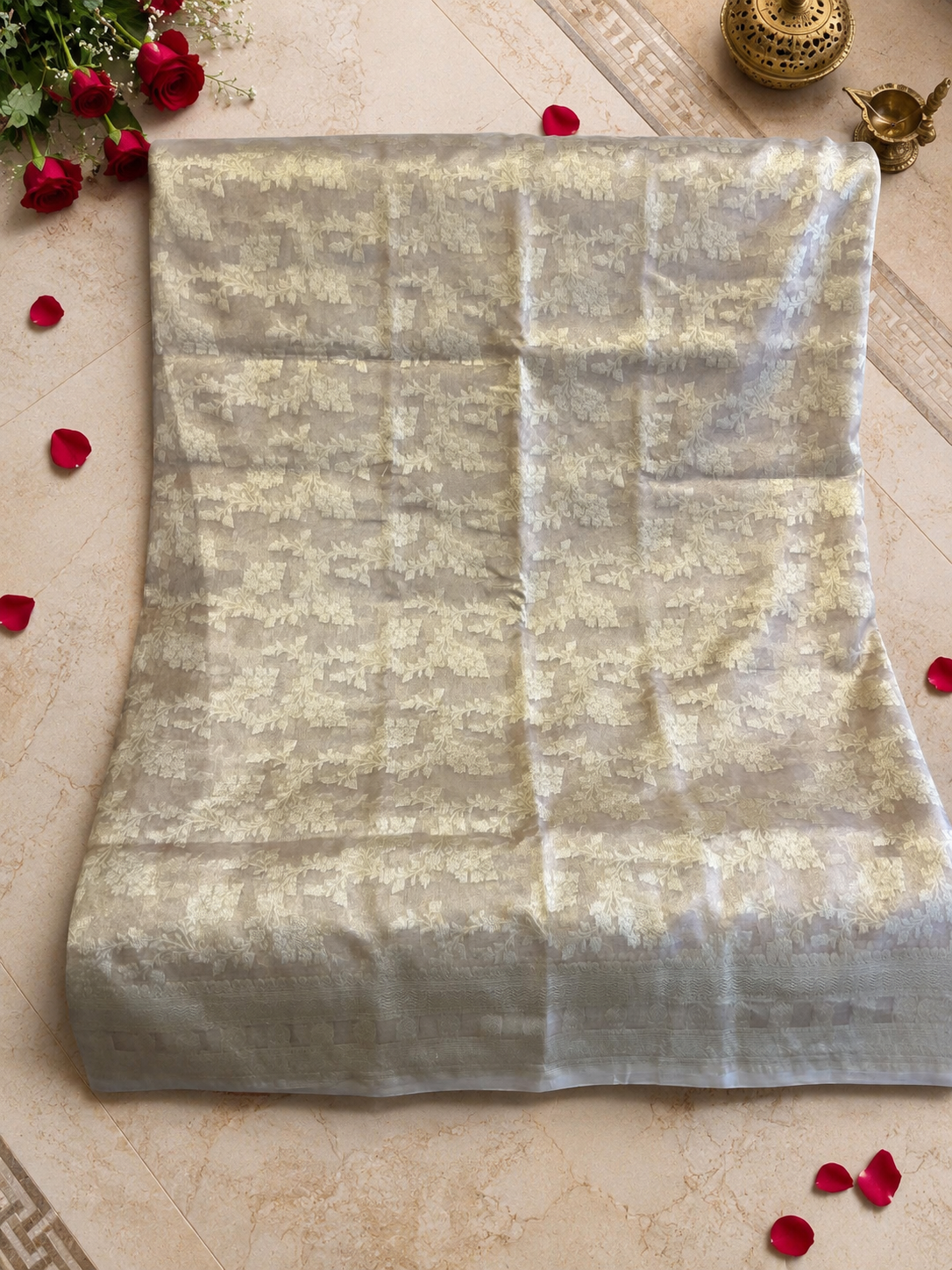 Mihika: Golden Jangla Tissue Banarasi