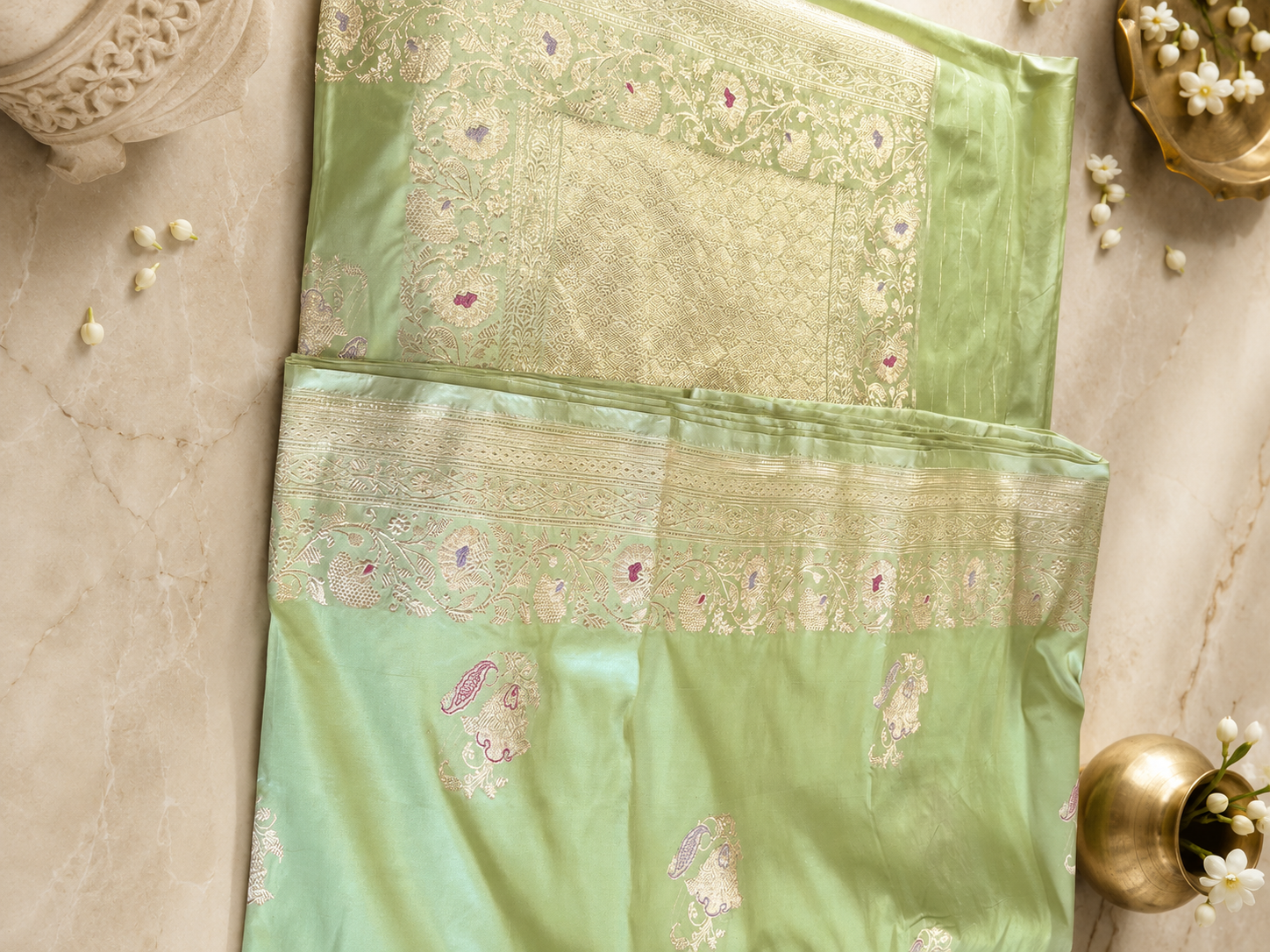 Lalita: Pure Katan, Meenakari Kadhuwa Buttis