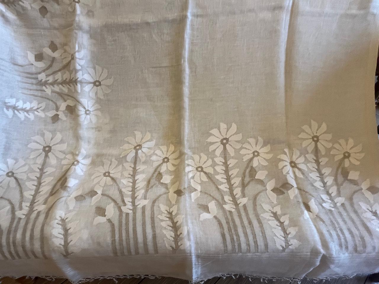 Bela: Regal Ivory Linen Handwoven Jamdani
