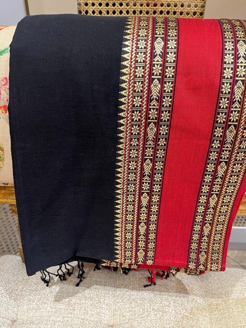 Bhairavi: 100 count Phulia with Statement Border