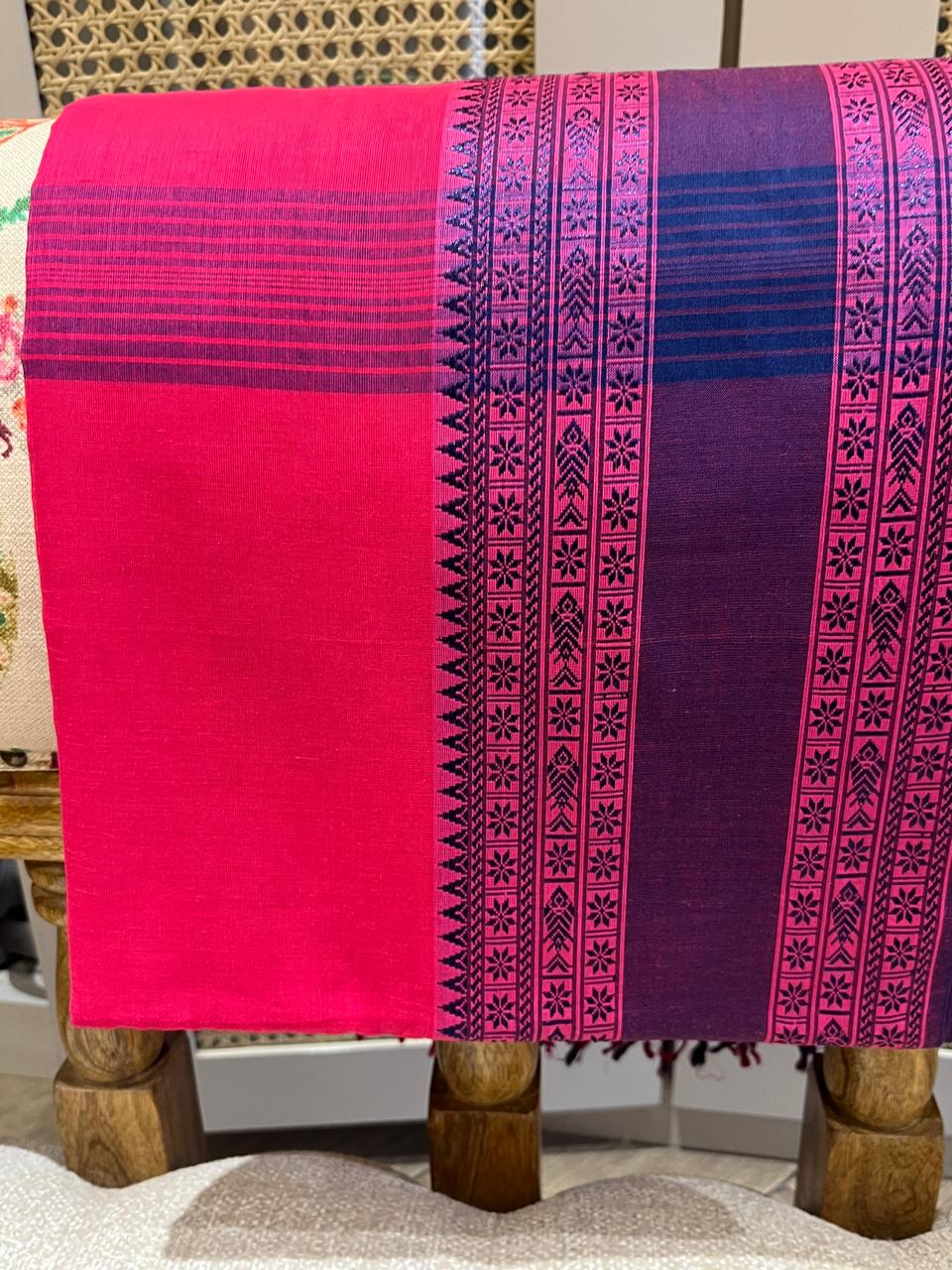 Naktamala: 100 count Phulia with Statement Border