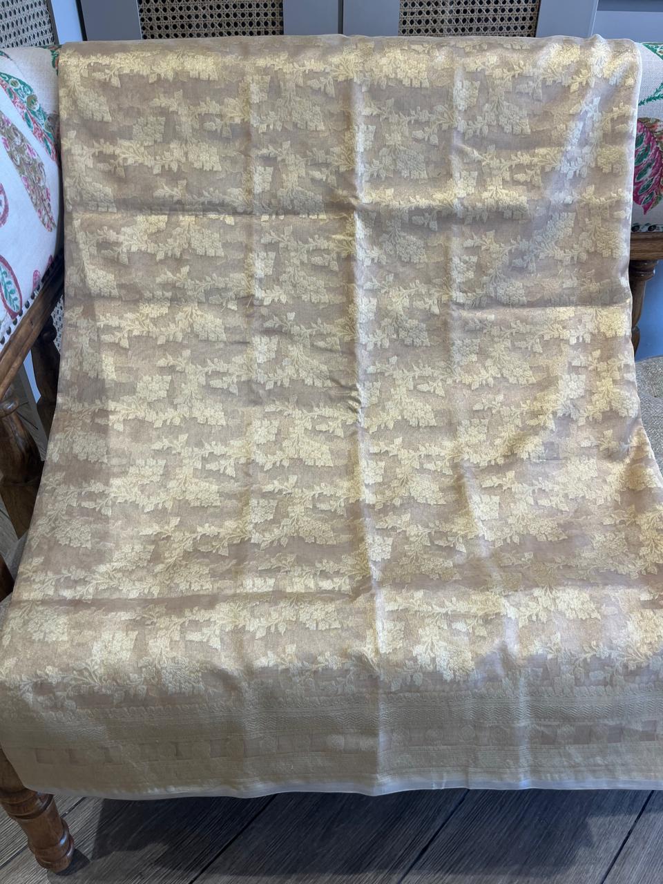 Mihika: Golden Jangla Tissue Banarasi