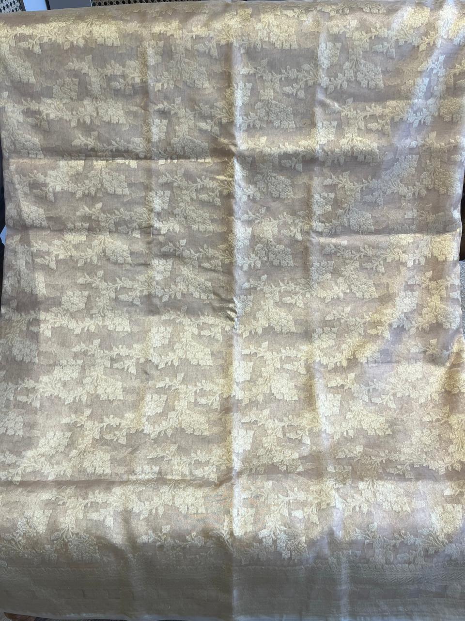 Mihika: Golden Jangla Tissue Banarasi