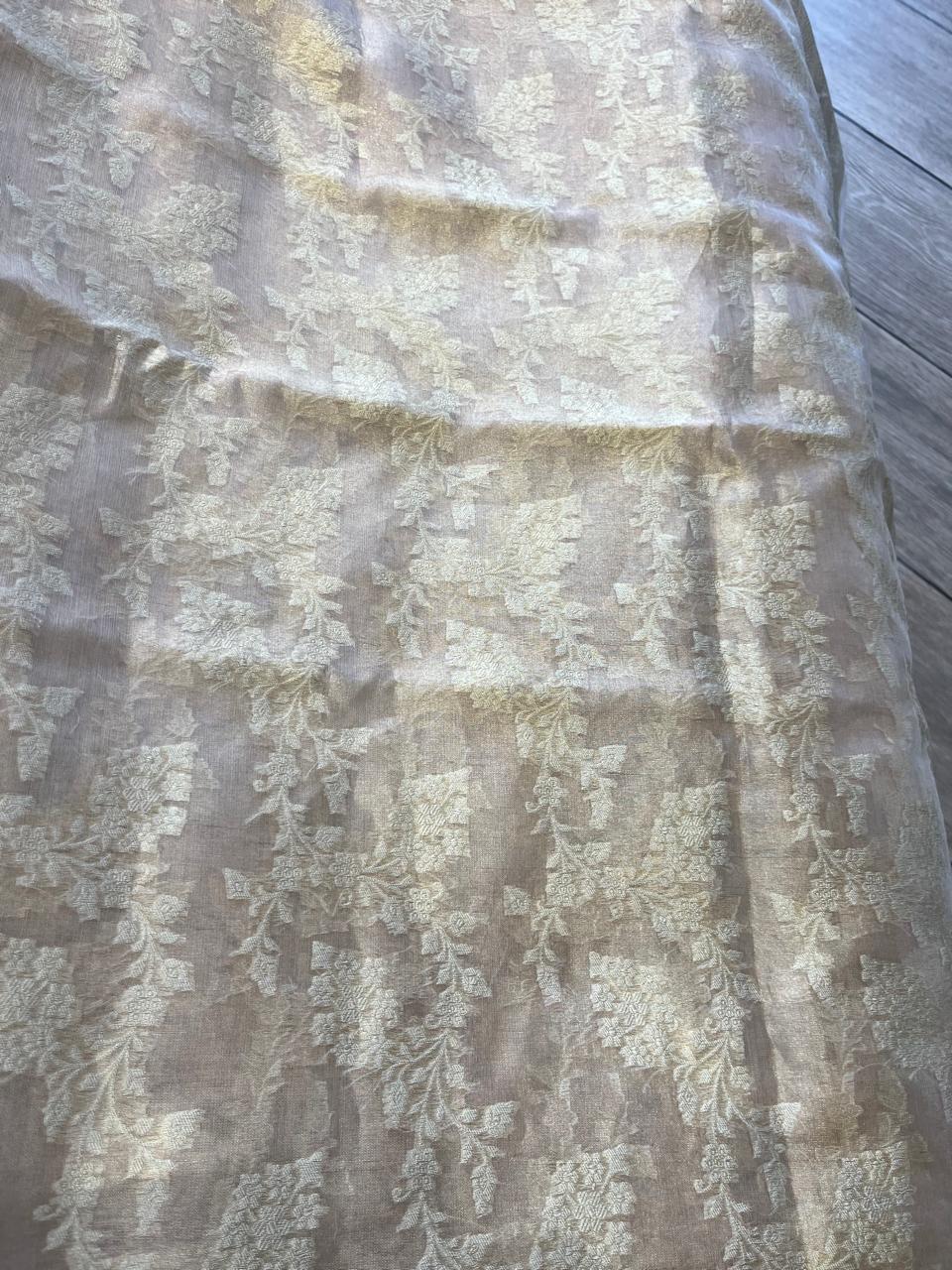 Mihika: Golden Jangla Tissue Banarasi