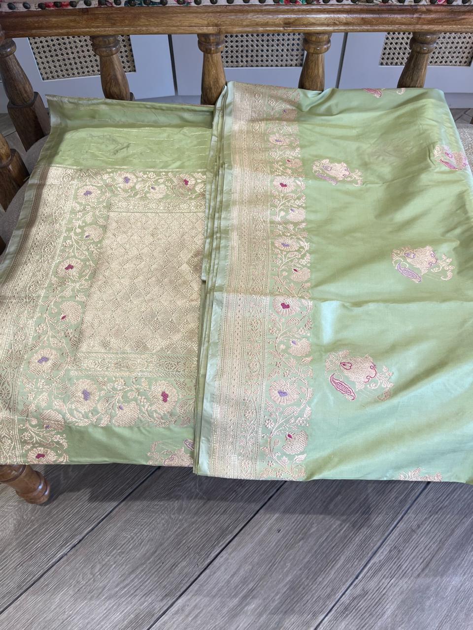 Lalita: Pure Katan, Meenakari Kadhuwa Buttis
