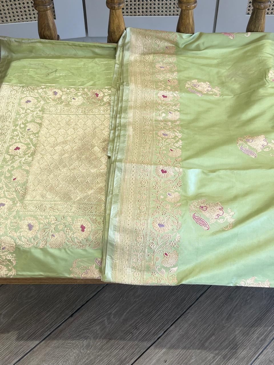 Lalita: Pure Katan, Meenakari Kadhuwa Buttis