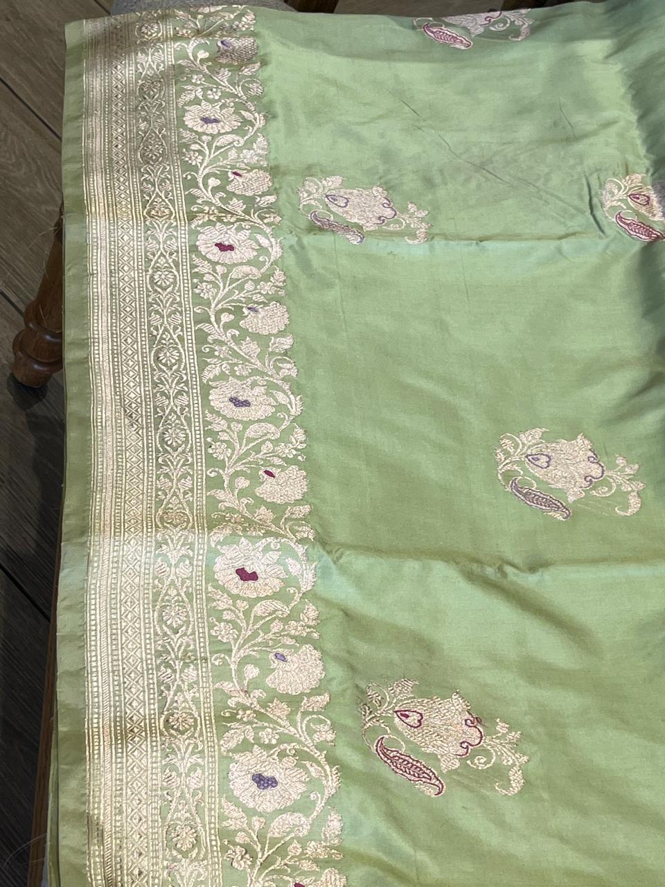 Lalita: Pure Katan, Meenakari Kadhuwa Buttis