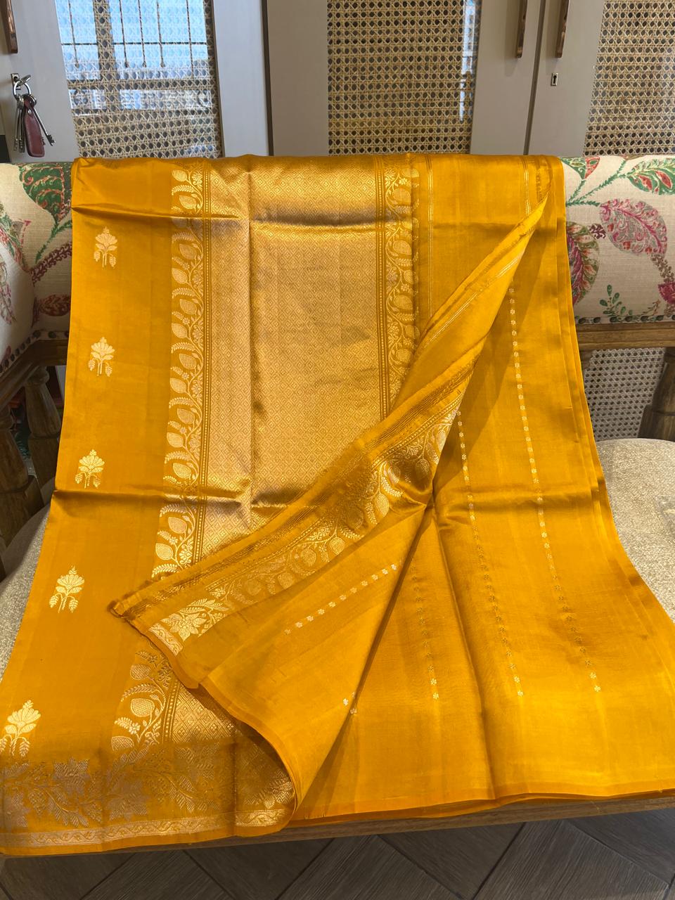 Kesari: Lightweight Kadhuwa Benarasi