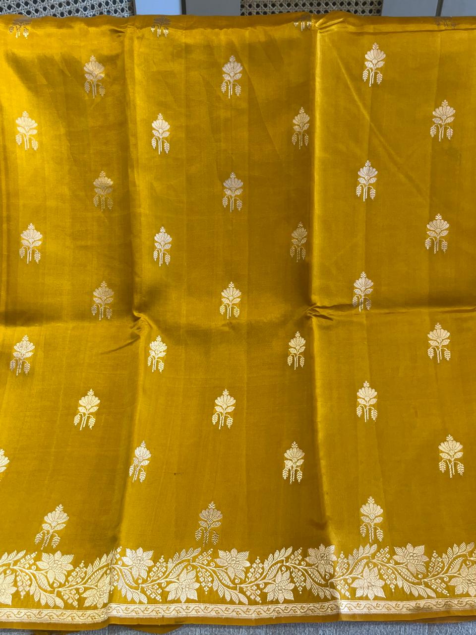Kesari: Lightweight Kadhuwa Benarasi