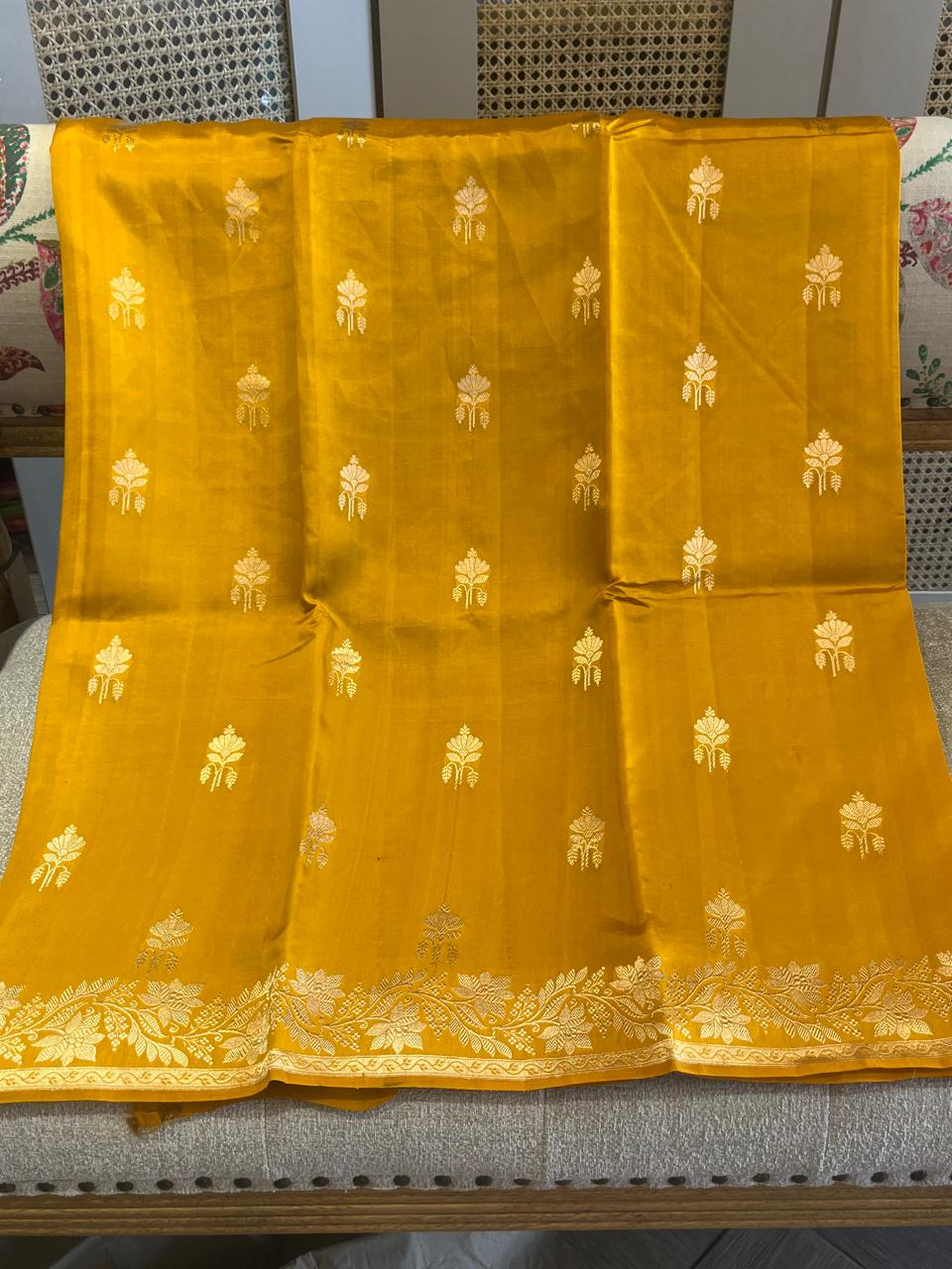 Kesari: Lightweight Kadhuwa Benarasi