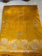 Kesari: Lightweight Kadhuwa Benarasi