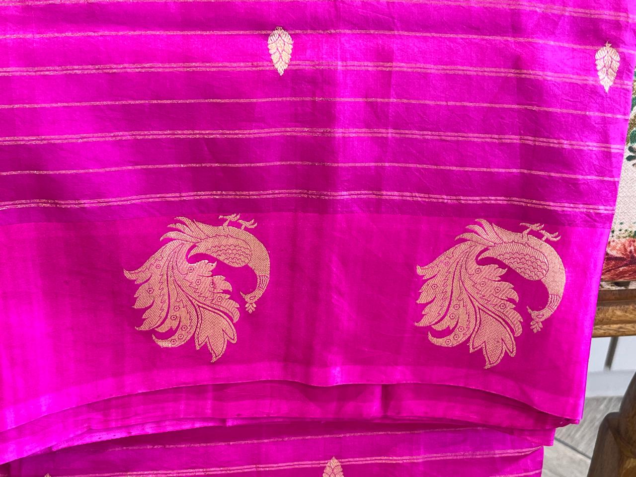 Kalapi: Lightweight Silk Banarasi, Peacock Border