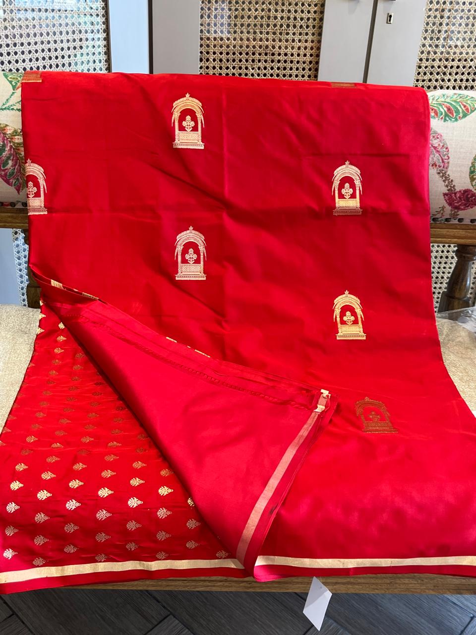 Jasmine: Love Red Palki Buti Kadhua Banarasi