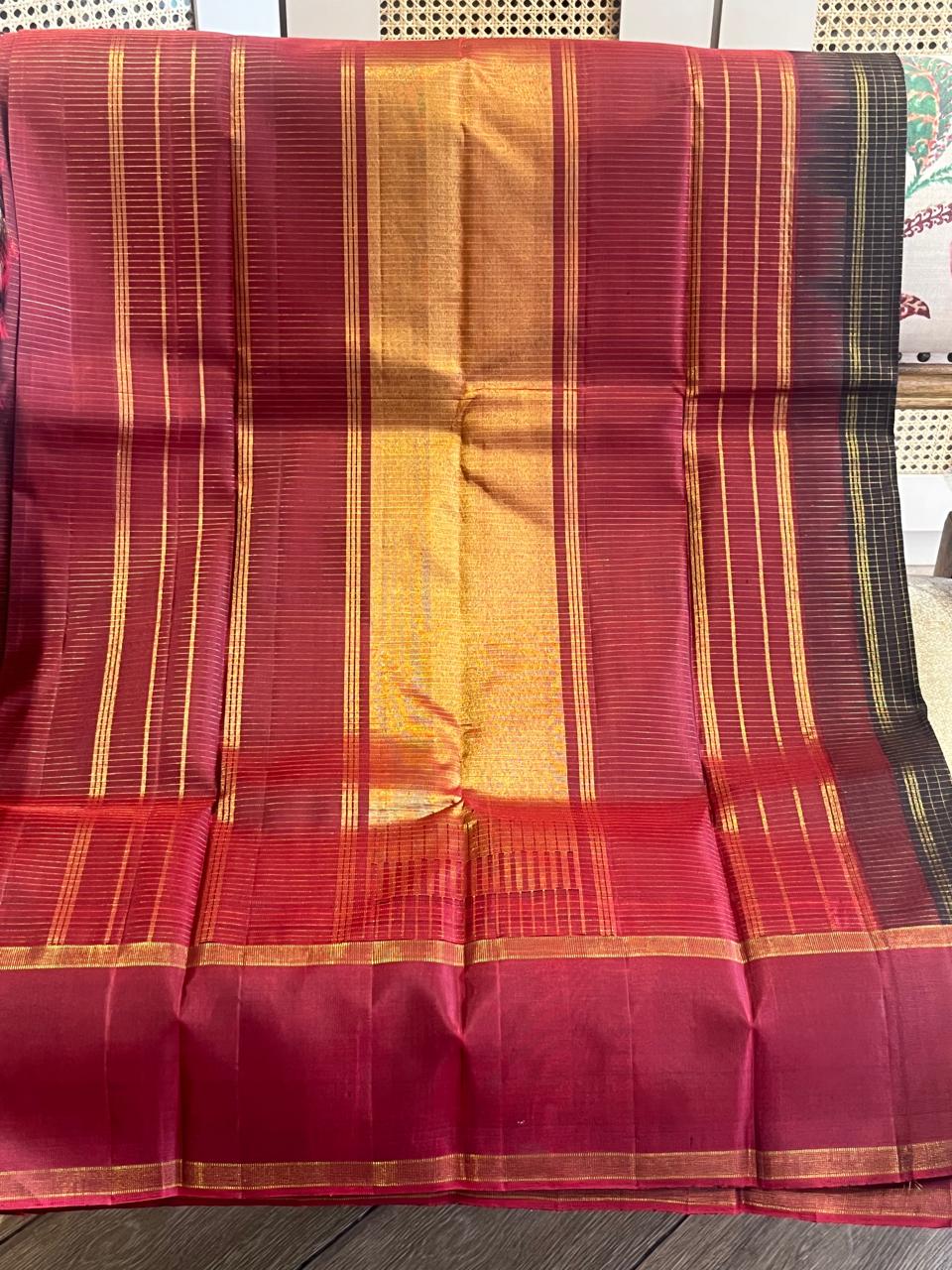 Kajal: Jet Black Kattam Kanjeevaram, Korvai Border