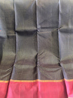 Kajal: Jet Black Kattam Kanjeevaram, Korvai Border