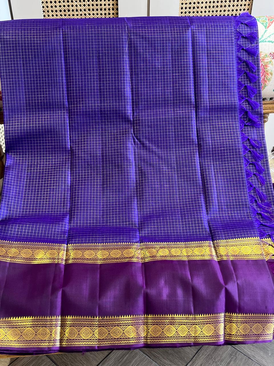 Nilambari: Vairusi Violet Kanjeevaram, Reta Pett Border