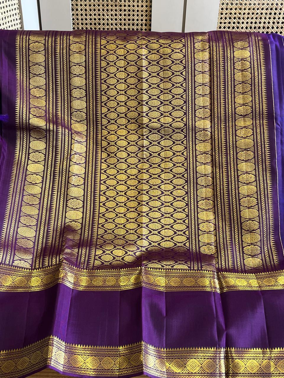 Nilambari: Vairusi Violet Kanjeevaram, Reta Pett Border