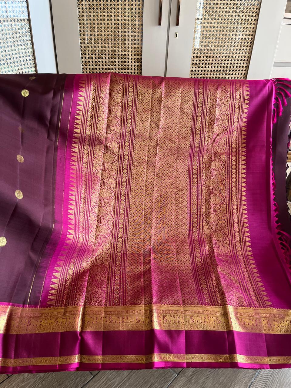 Gajagamini: Wine Kanjeevaram, Magenta Reta Pett Border