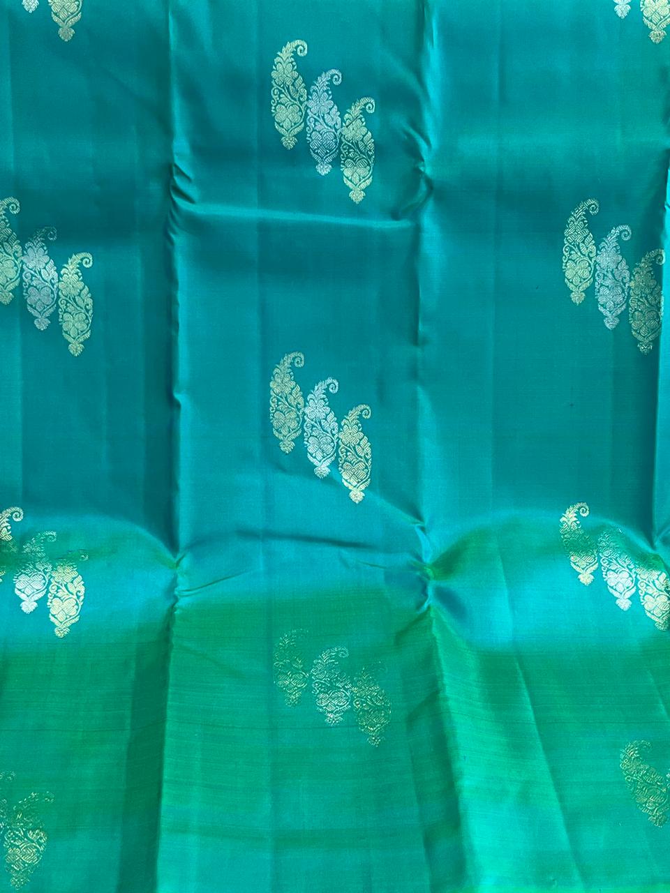 Morpankhi: Peacock-Teal Borderless Kanjeevaram