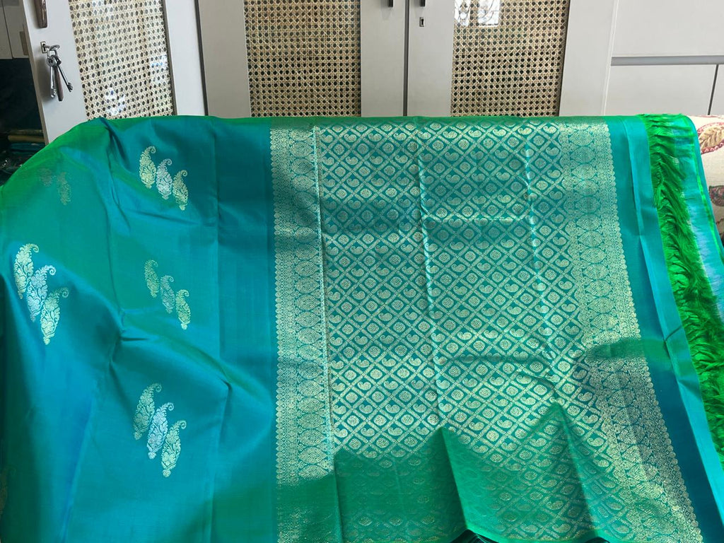 Morpankhi: Peacock-Teal Borderless Kanjeevaram