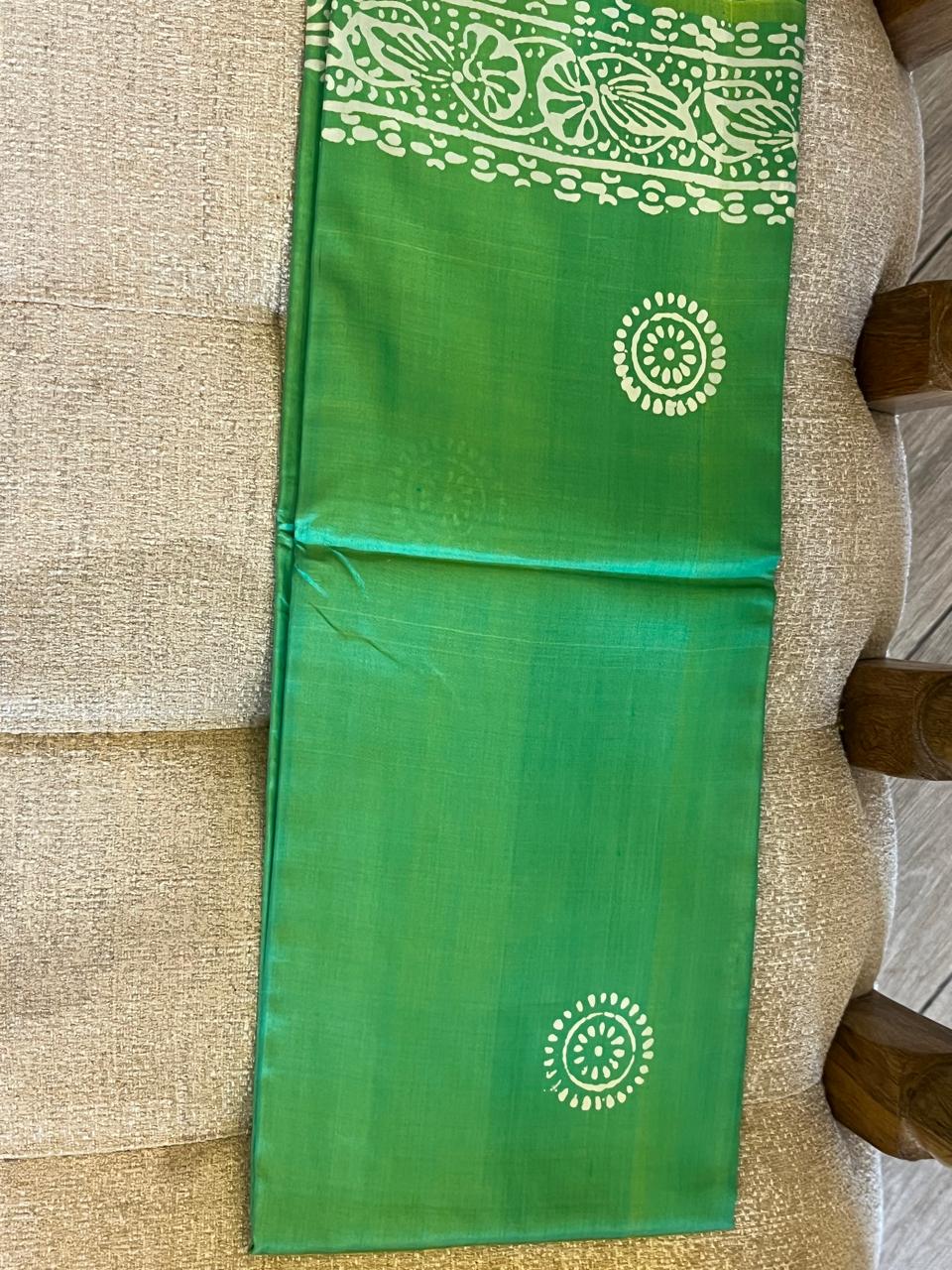 Pallavi: Fresh Green 3 Ply Bishnupur Pure Silk