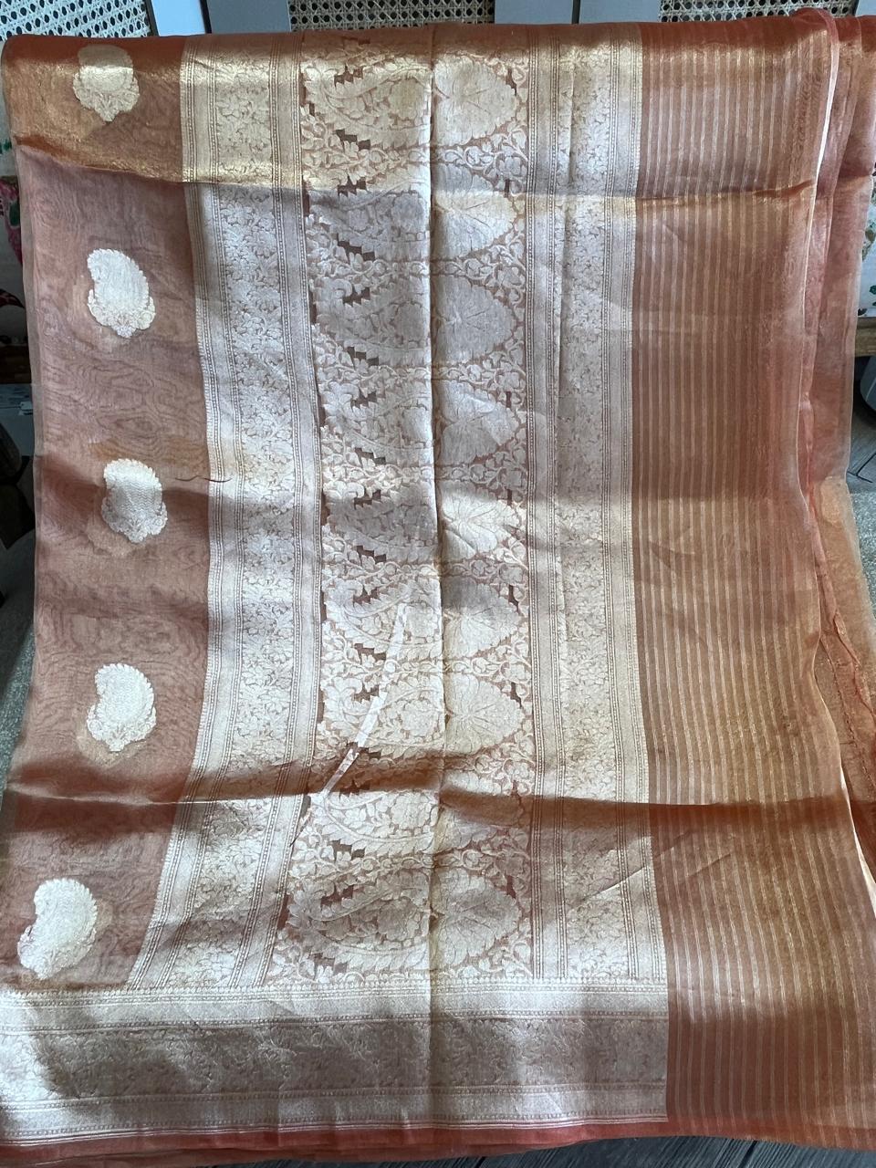Taamra: Rust Pure Tissue Banarasi