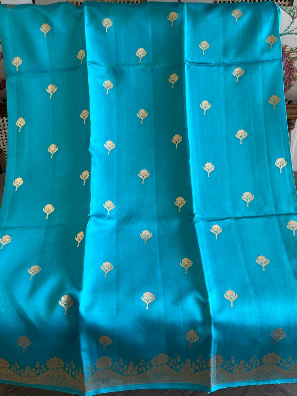 Akashi: Lightweight Kadhuwa Benarasi