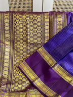 Nilambari: Vairusi Violet Kanjeevaram, Reta Pett Border