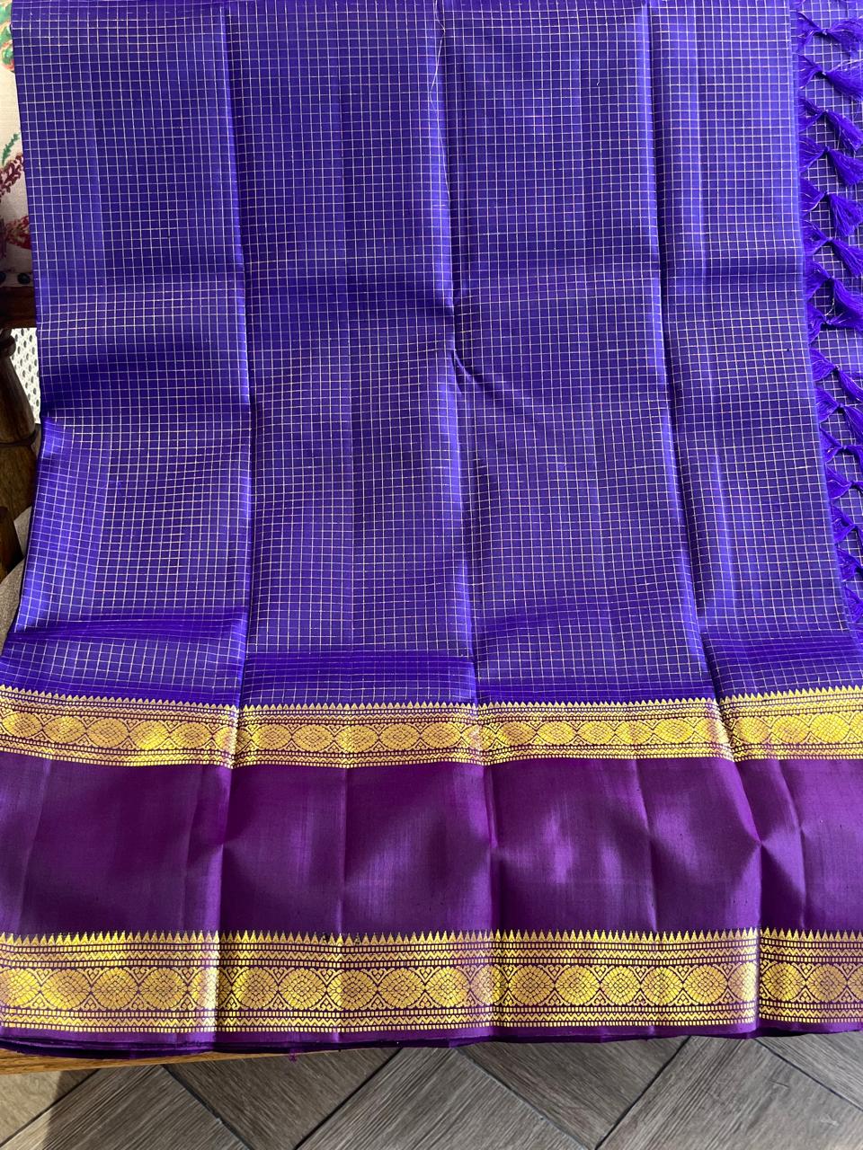 Nilambari: Vairusi Violet Kanjeevaram, Reta Pett Border