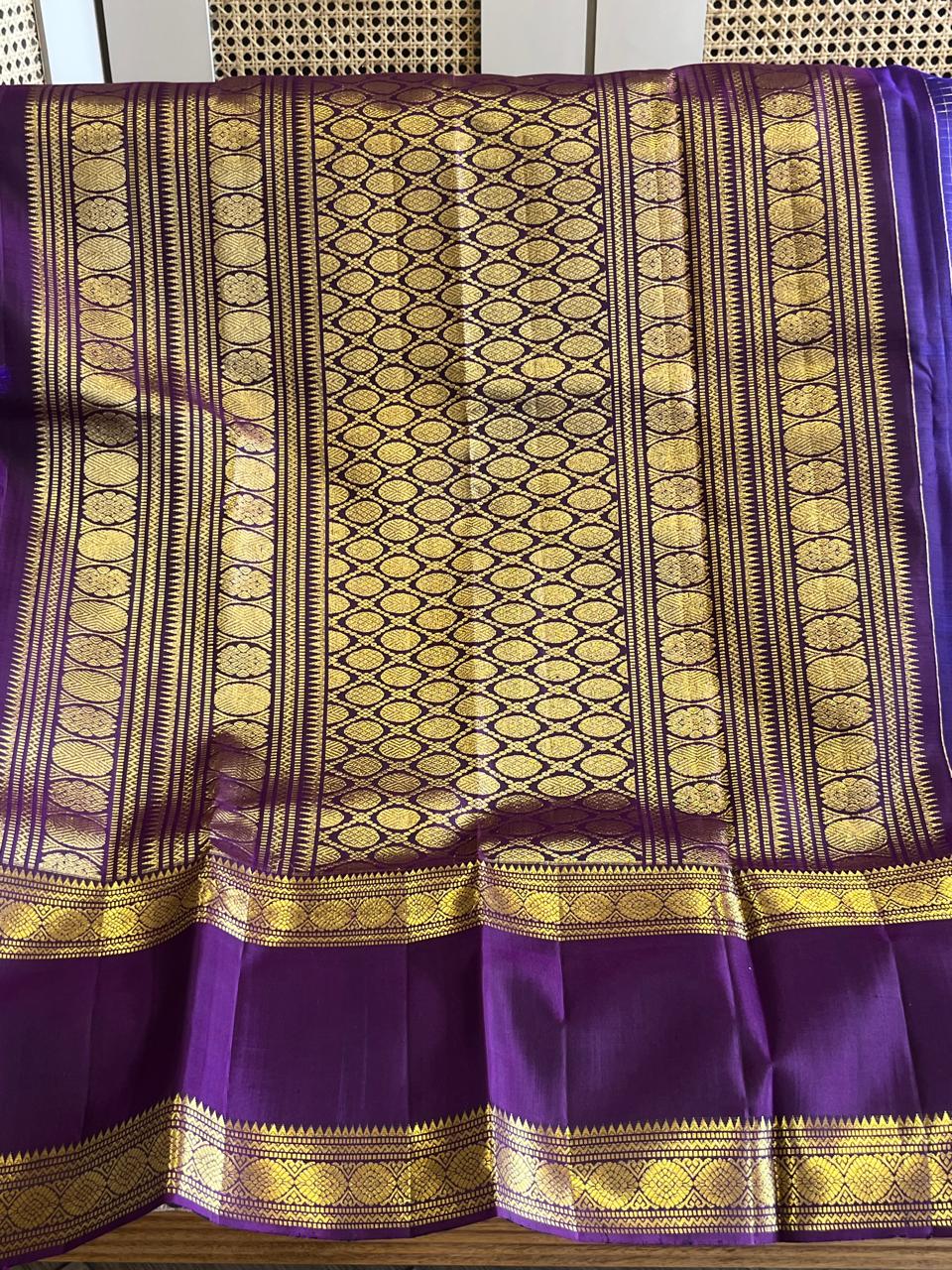 Nilambari: Vairusi Violet Kanjeevaram, Reta Pett Border